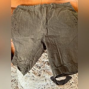 I.N.C Men’s khaki linen style shorts, size 34